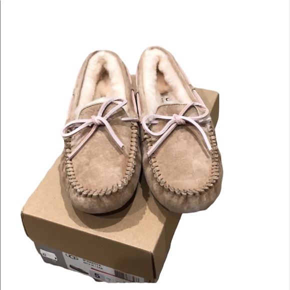 UGG’s Slippers - Picture 1 of 3